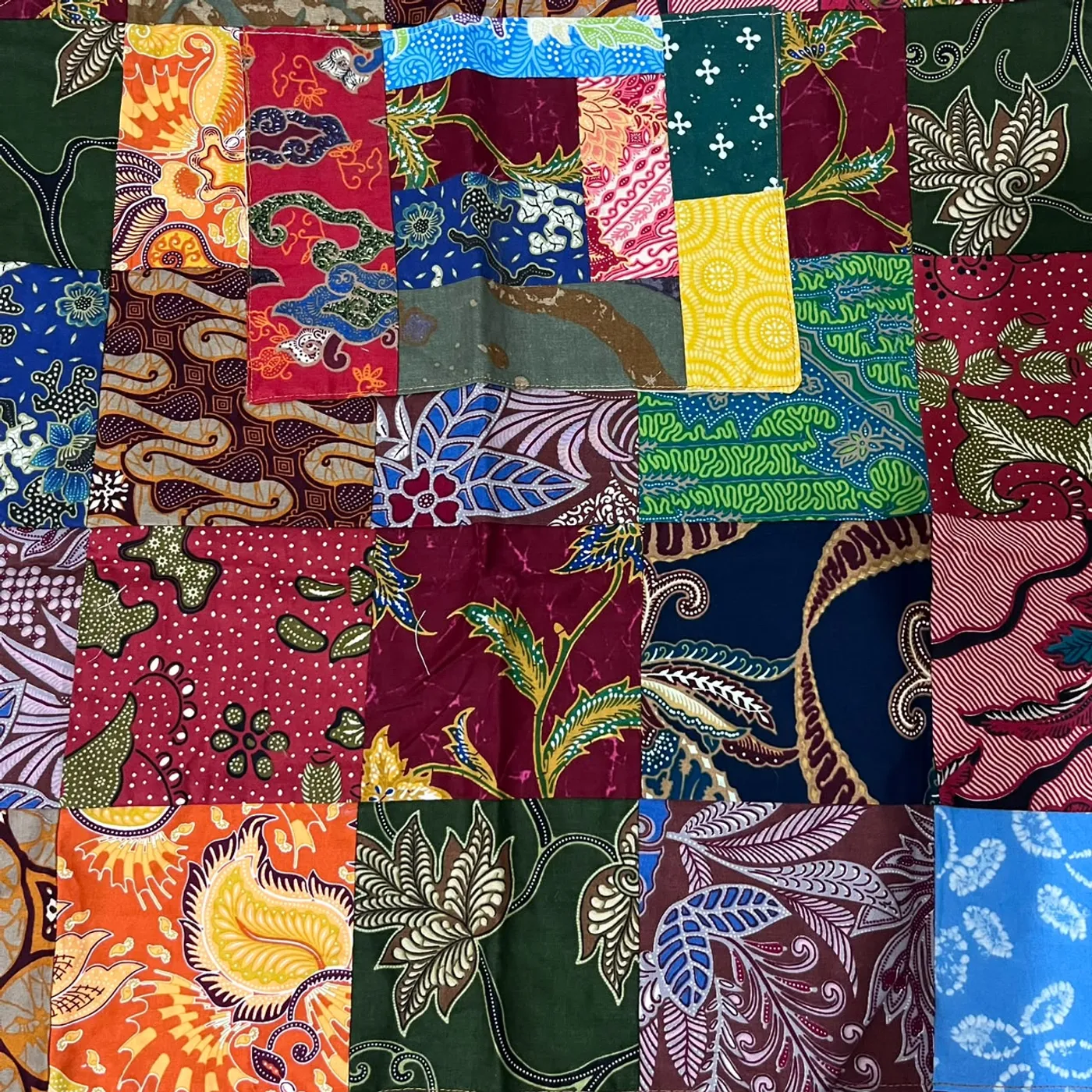 Apron Patchwork Batik Handmade Multicolor — tampilan 2