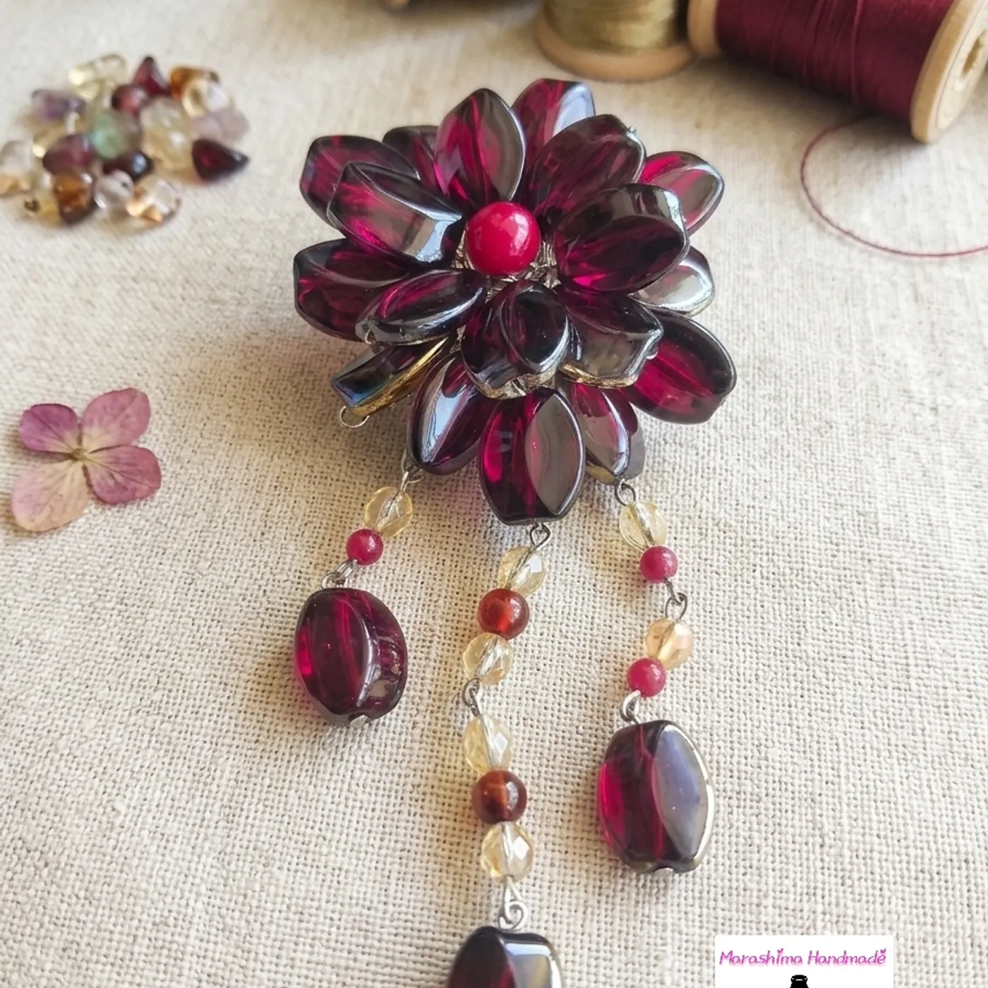 Bros Mawar Kristal Marashima Handmade – Red Elegance — tampilan 3