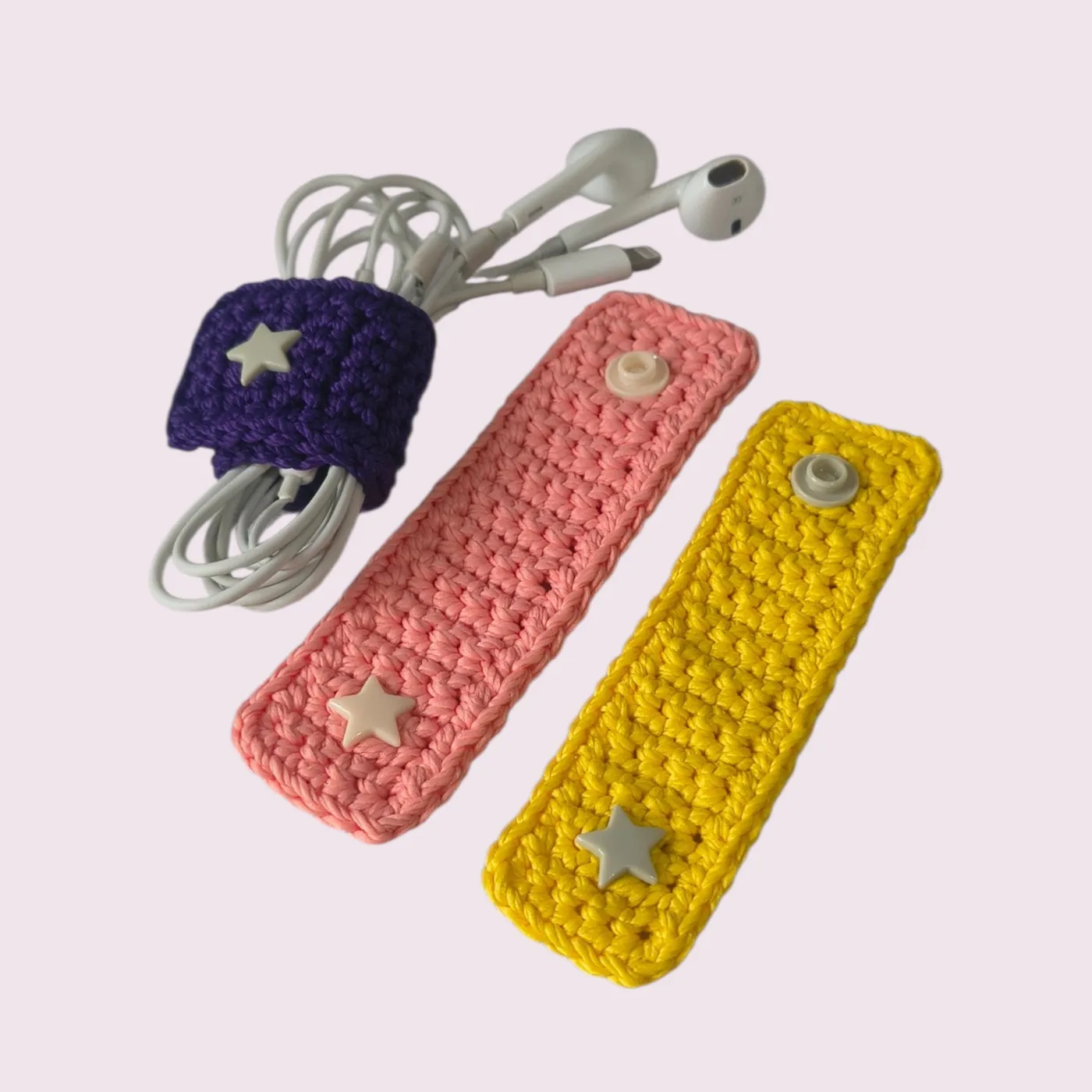 Crochet cable holder | Klip kabel rajut — Earphone buddy — tampilan 5