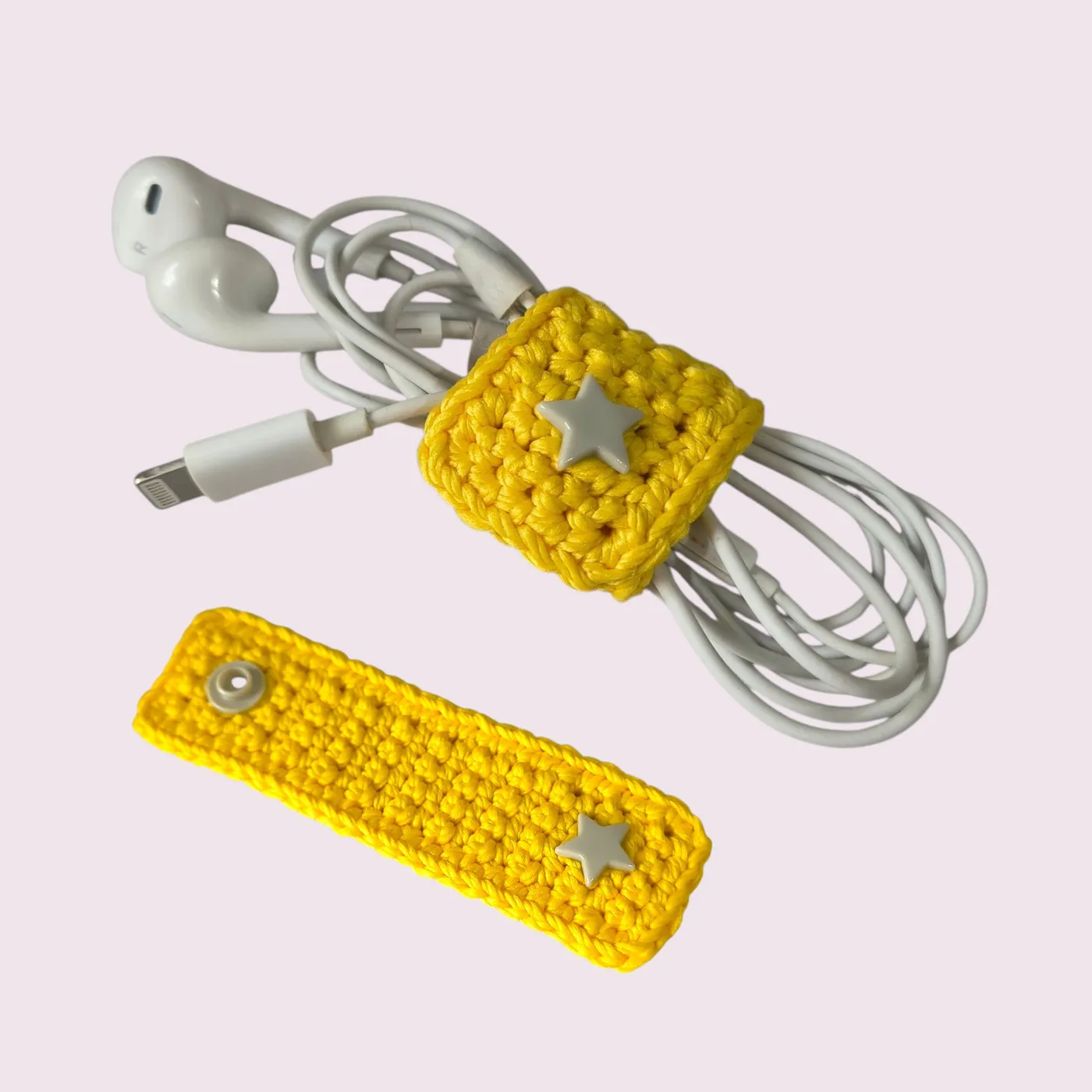 Crochet cable holder | Klip kabel rajut — Earphone buddy — tampilan 2