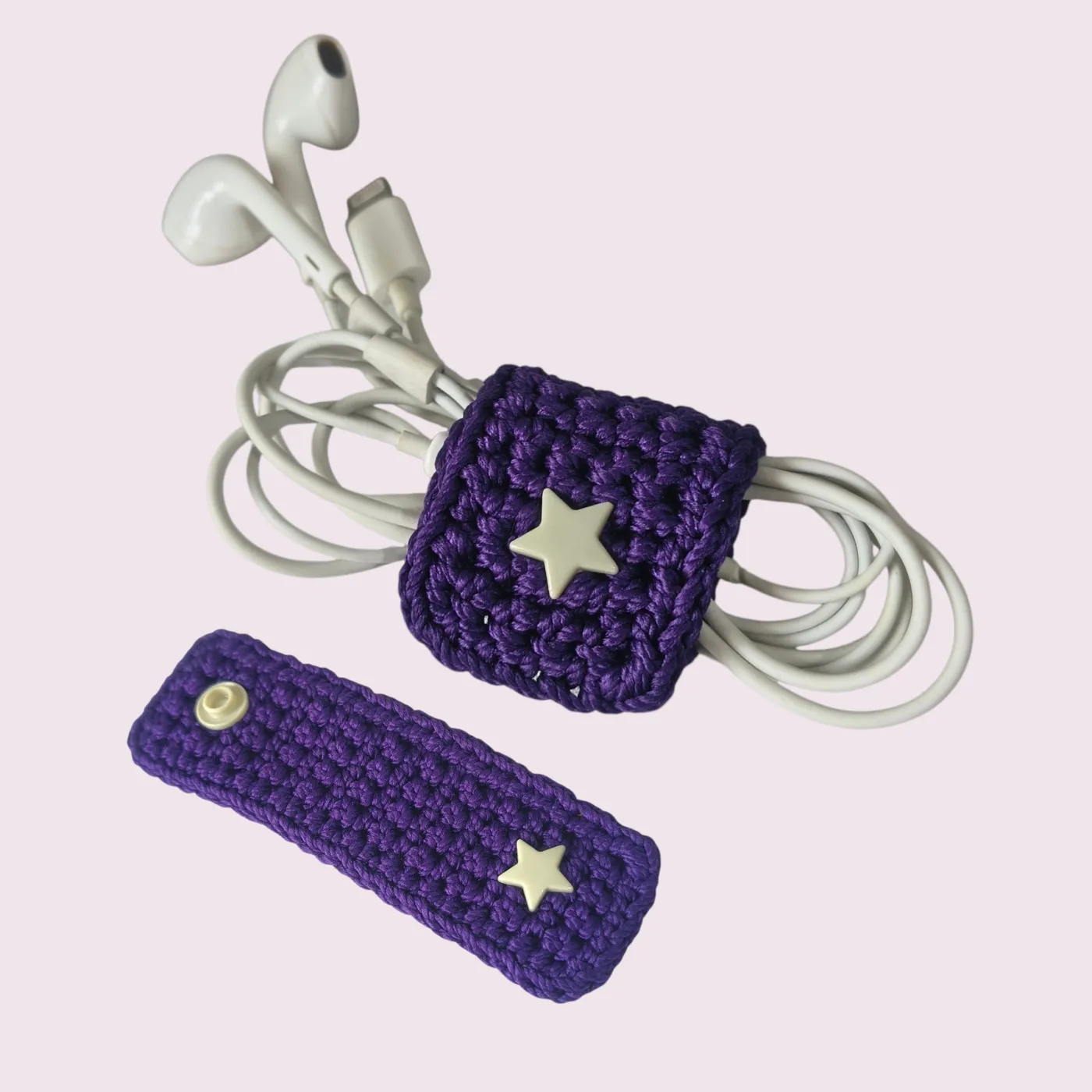 Crochet cable holder | Klip kabel rajut — Earphone buddy — tampilan 3