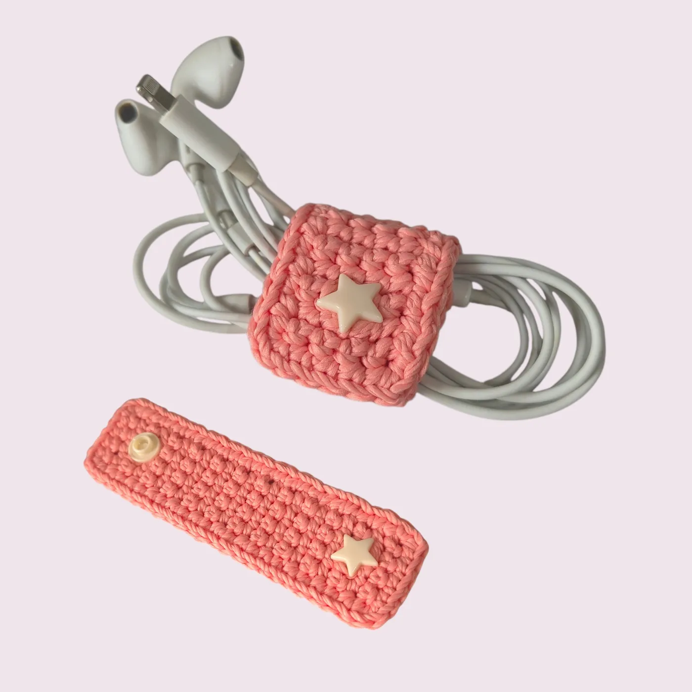 Crochet cable holder | Klip kabel rajut — Earphone buddy — tampilan 4