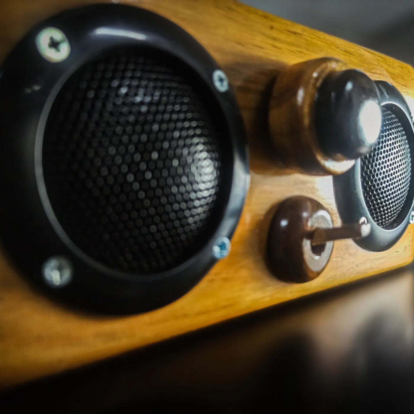 Bluetooth Wooden Speaker - Retro Speaker V.1 - Speaker Kayu Aesthetic — tampilan 5
