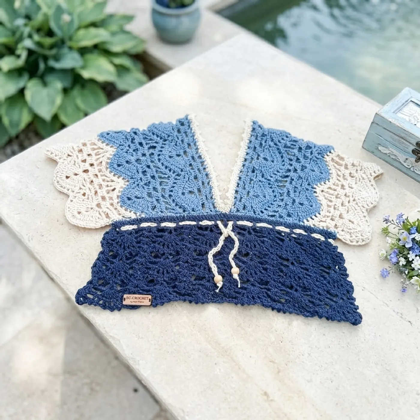 V-neck Crop Top Crochet — tampilan 3