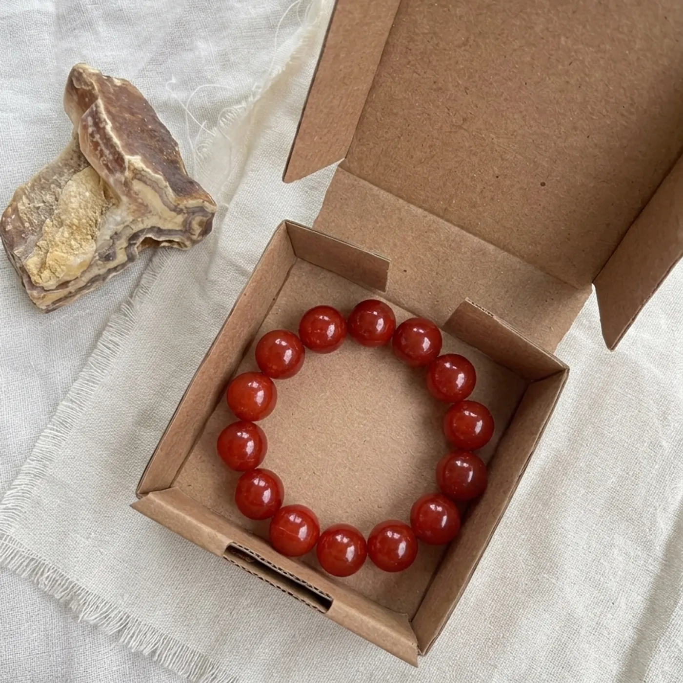 Natural Red Carnelian Agate Bracelet (14mm) — tampilan 2