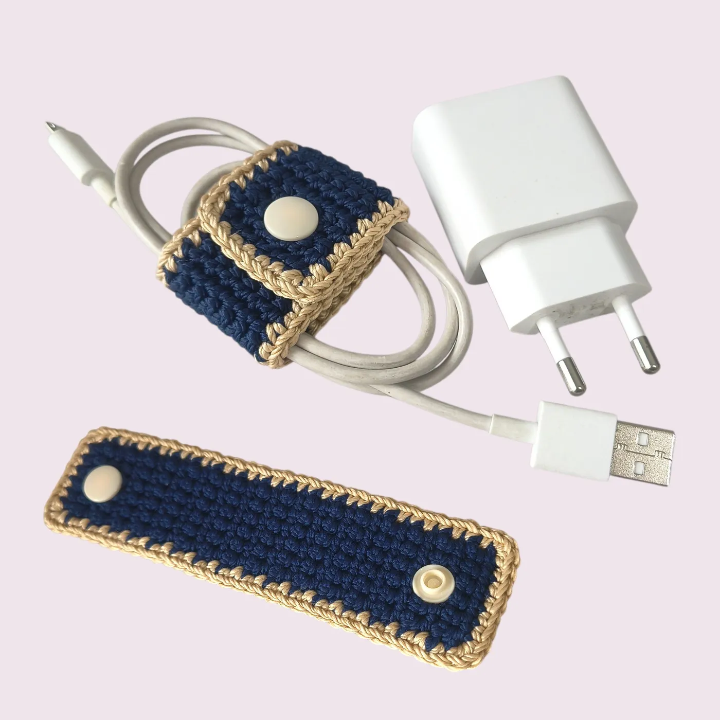 Crochet cable holder | Klip kabel rajut — Cable buddy — tampilan 2