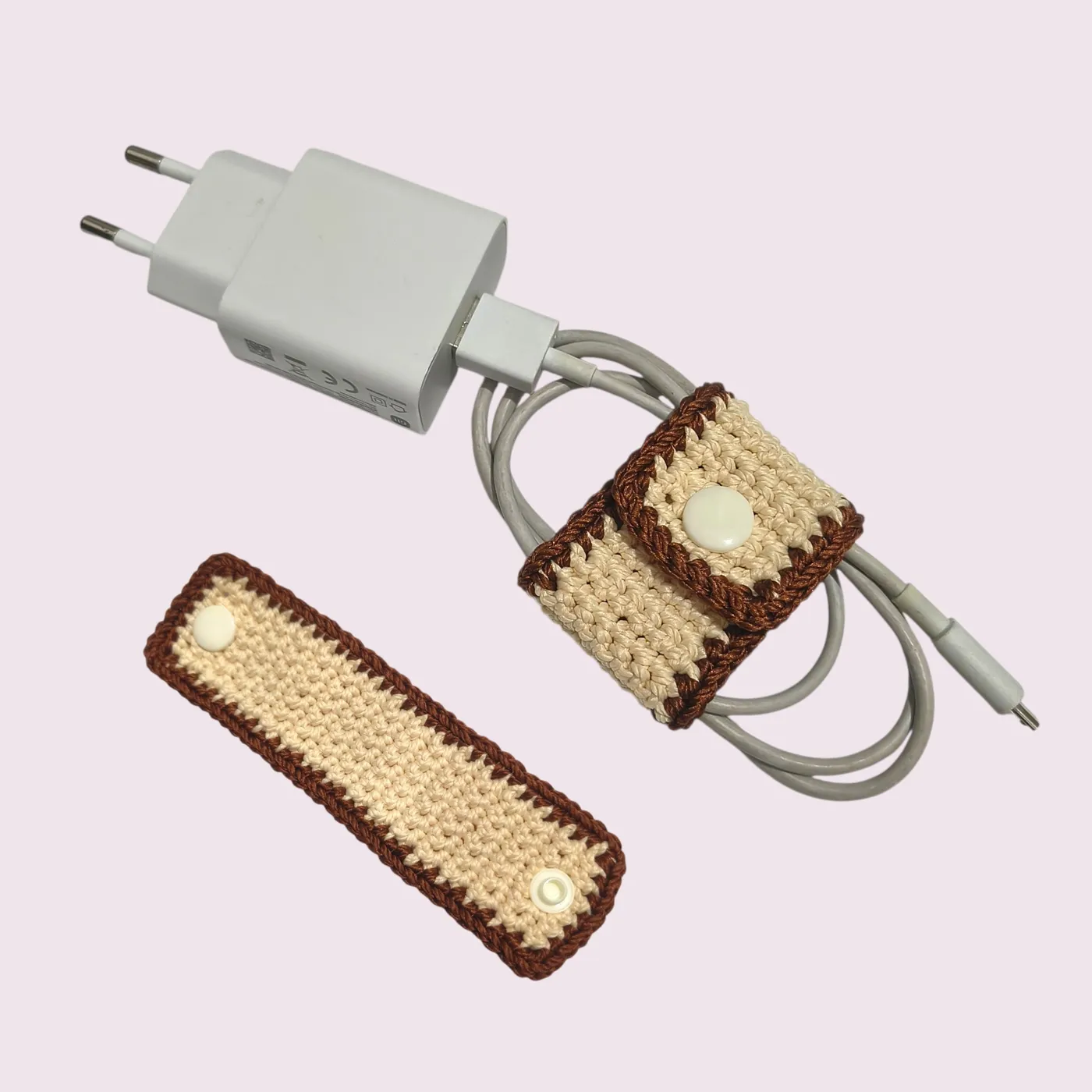 Crochet cable holder | Klip kabel rajut — Cable buddy — tampilan 4