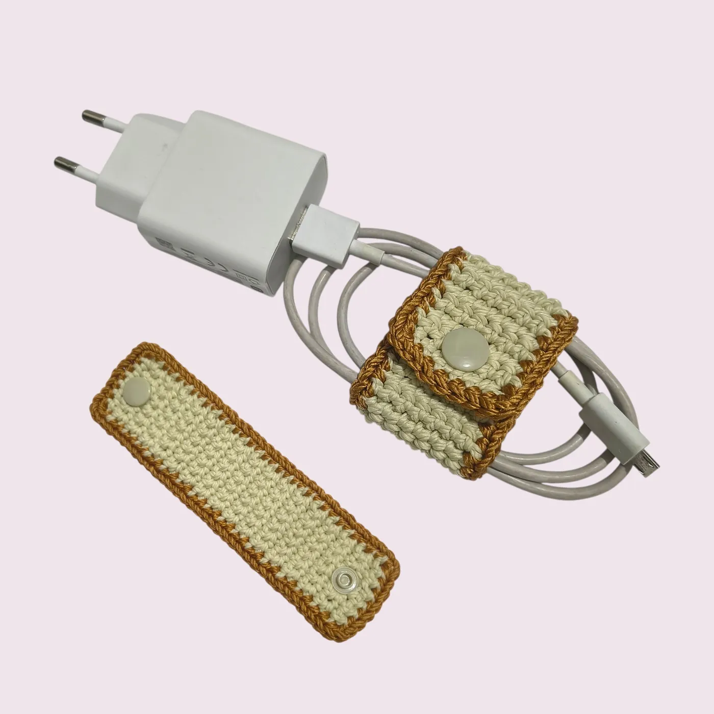 Crochet cable holder | Klip kabel rajut — Cable buddy — tampilan 9