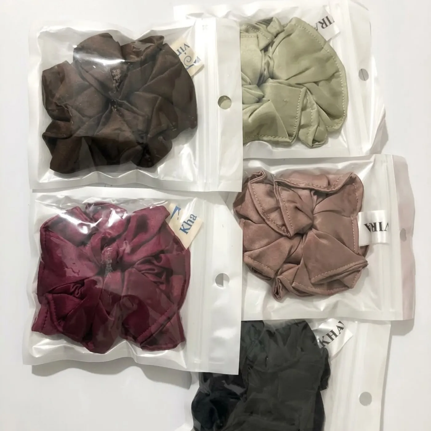 Khavira Scrunchie (Ikat rambut) — tampilan 6