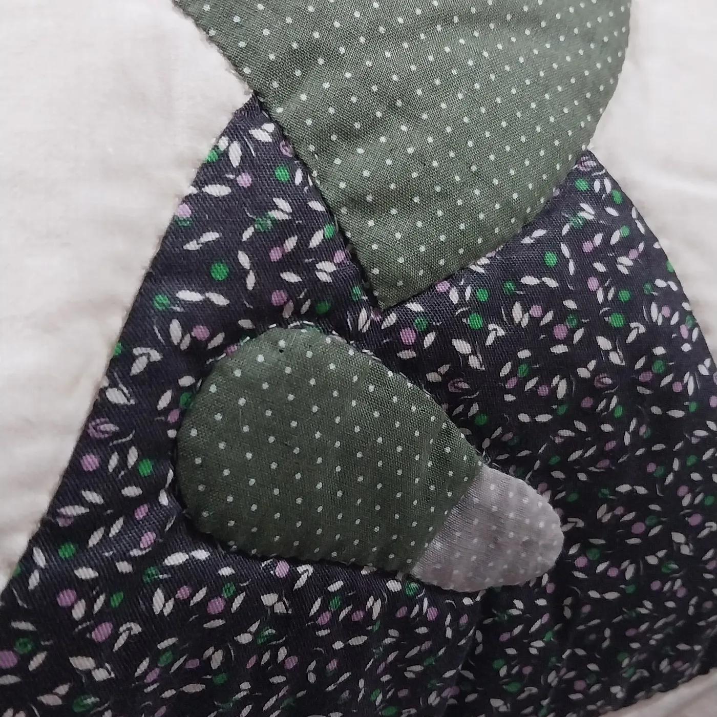 Sarung bantal kursi motif boneka warna hijau army — tampilan 5