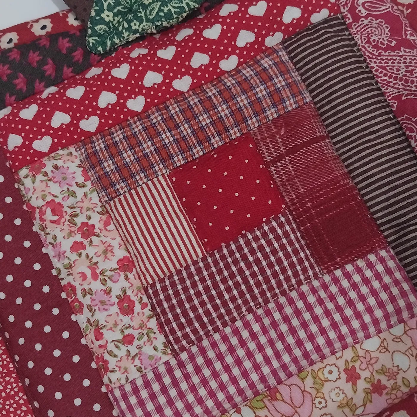 Tatakan panas motif apel warna merah — tampilan 3