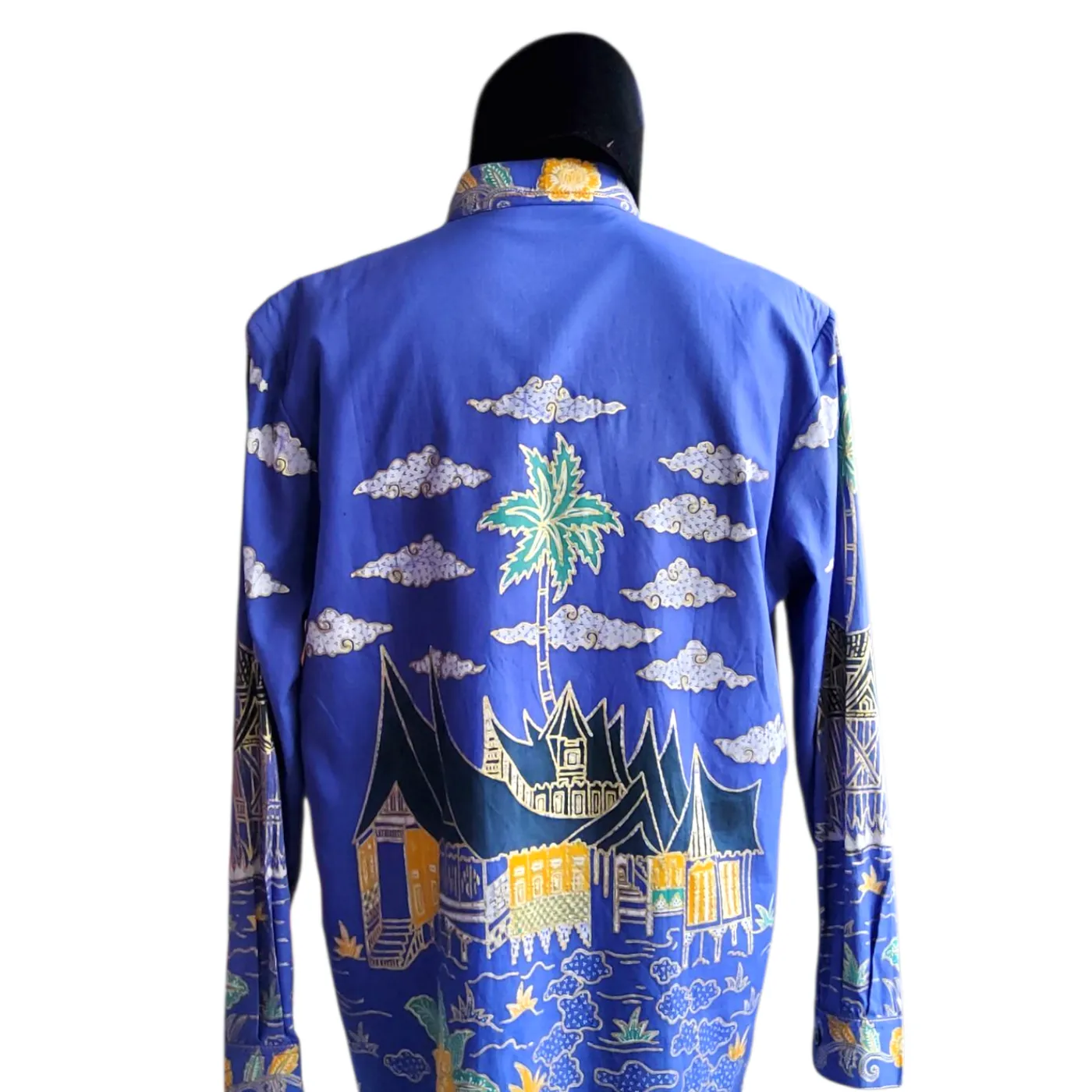 Kemeja katun batik tulis rumah gadang biru — tampilan 2