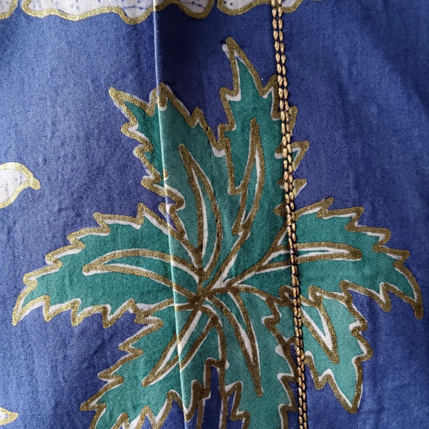 Kemeja katun batik tulis rumah gadang biru — tampilan 4