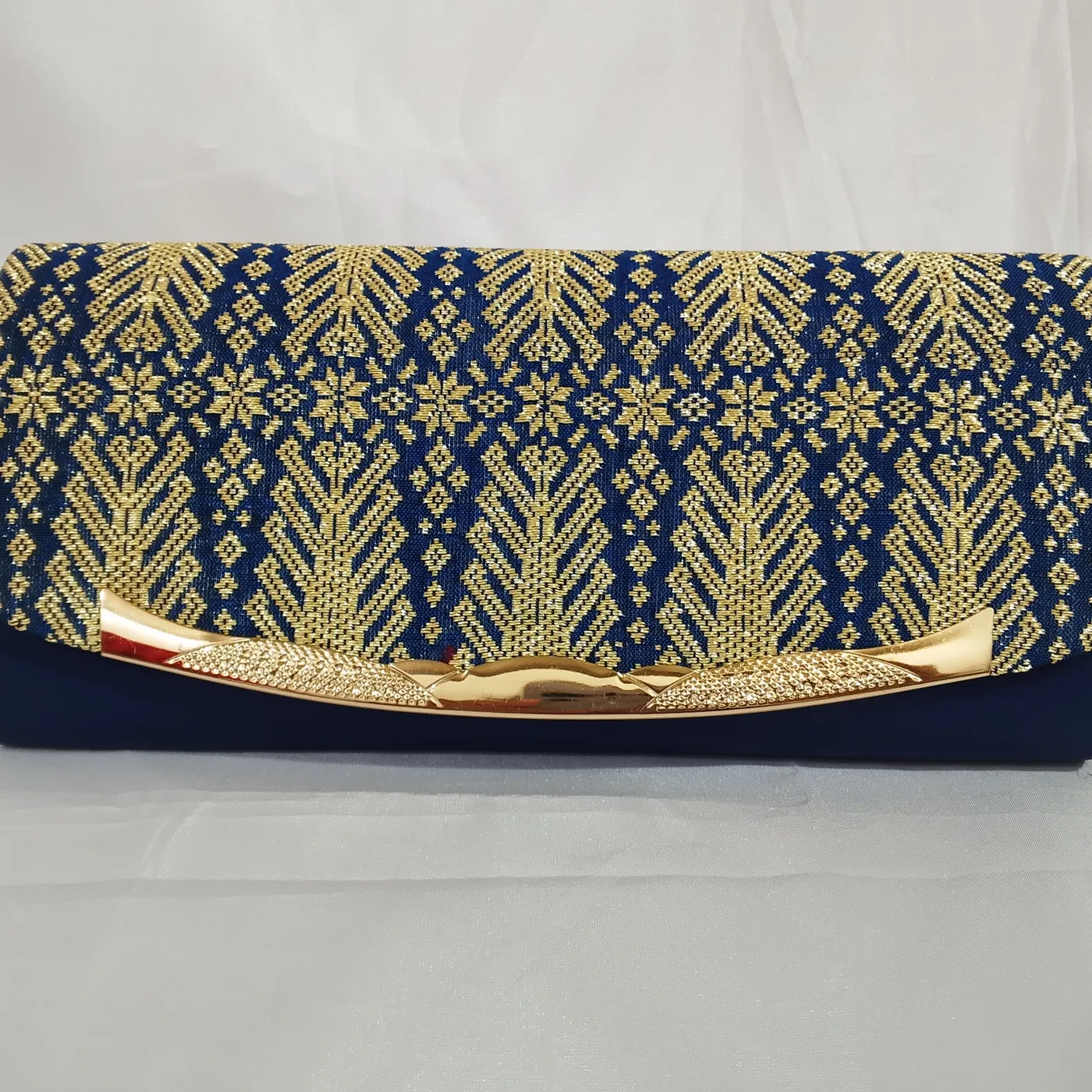 Clutch Pesta Tenun Eksklusif — tampilan 6