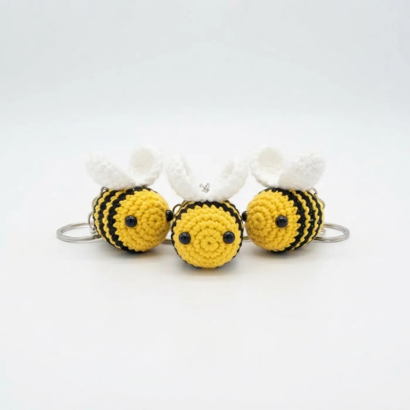 Little Honeybee Crochet Charm — tampilan 2