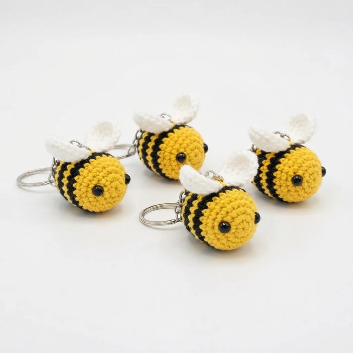 Little Honeybee Crochet Charm — tampilan 3