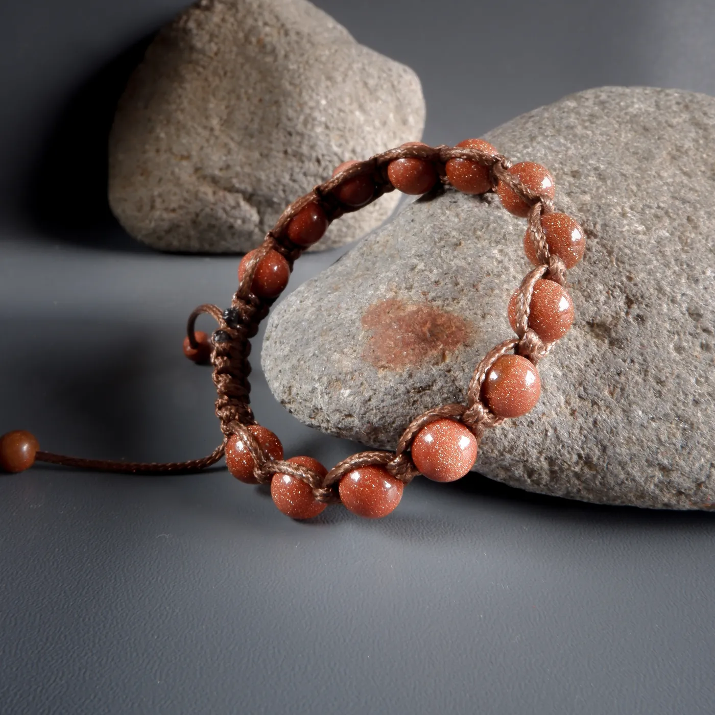 Gelang macrame Goldstone boho hippie — tampilan 3