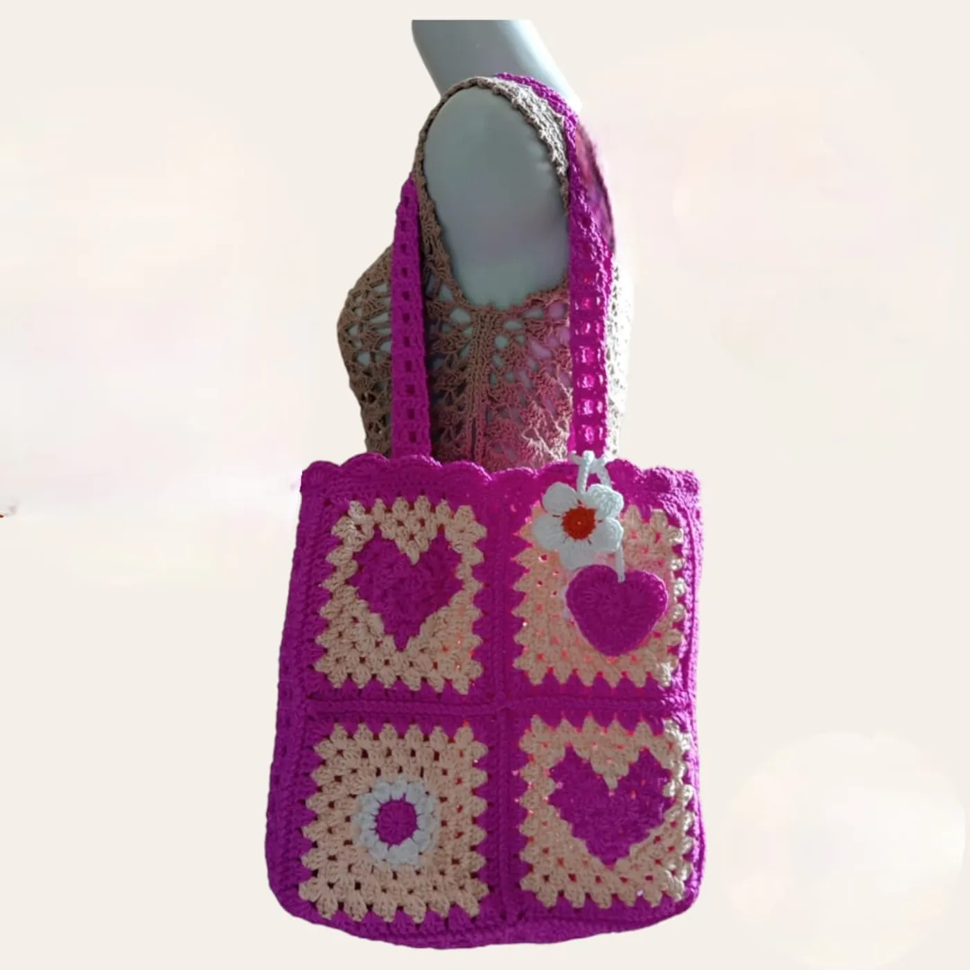 Tas Bahu Granny Square Fuschia — tampilan 3