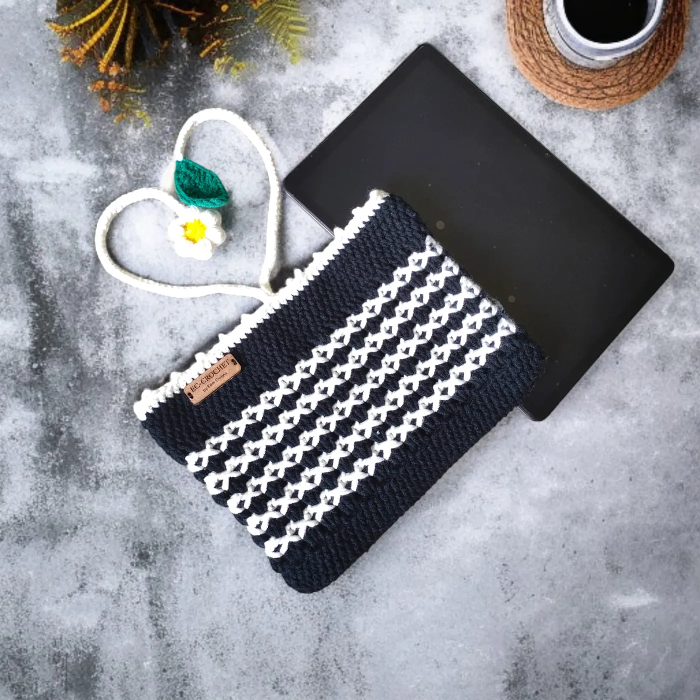 Tablet Sleeves - Hitam Putih — tampilan 2