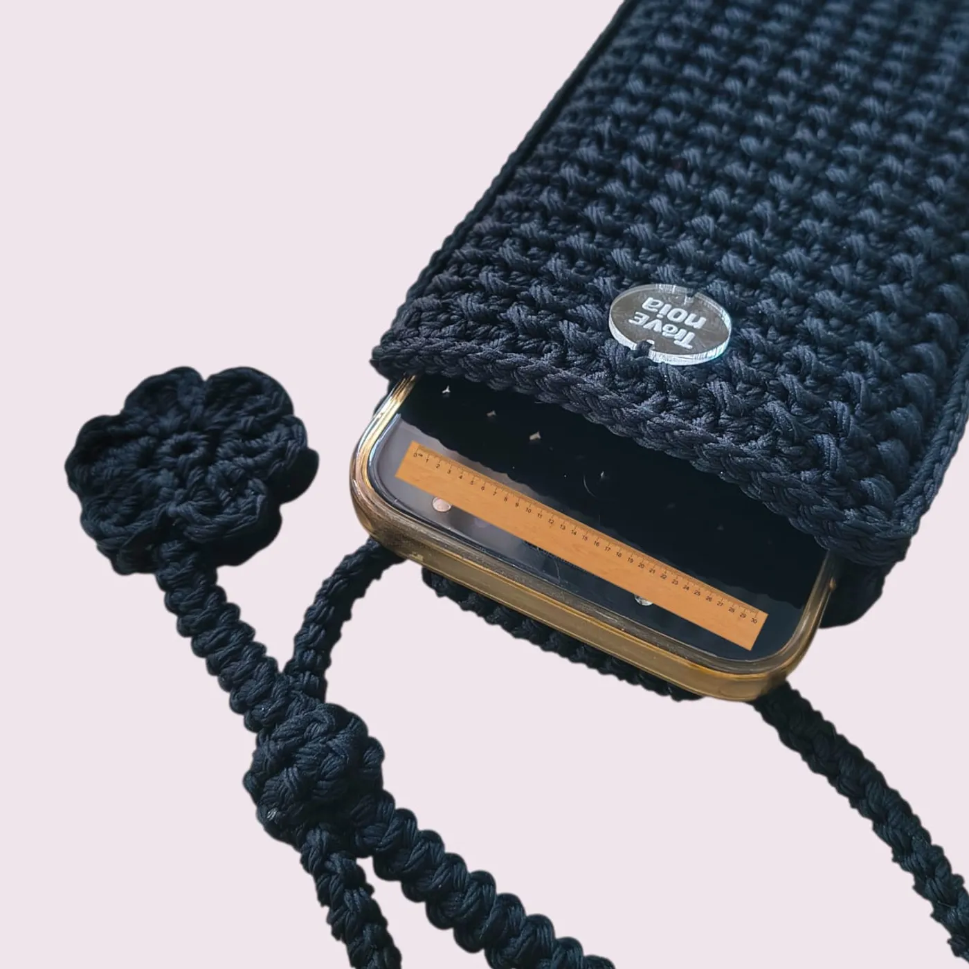 Pocket Phone Crochet | Tas Handphone Selempang Rajut - Still Black — tampilan 4