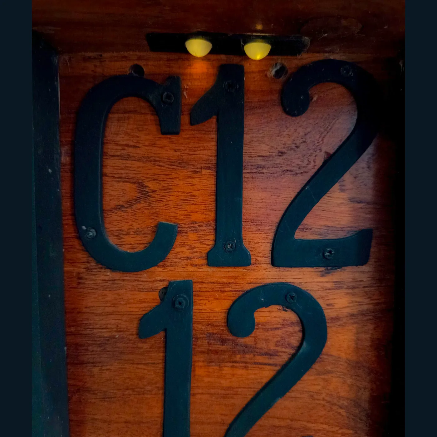 Custom Handmade House Number Sign - Nomor Rumah Kayu Aesthetic - Solar Energy — tampilan 3