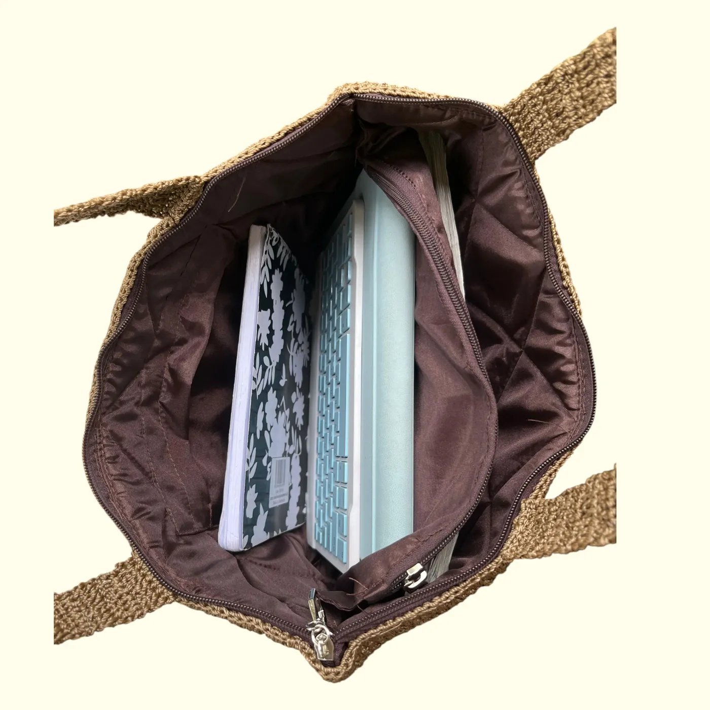 Tas laptop rajut motif kotak — tampilan 4