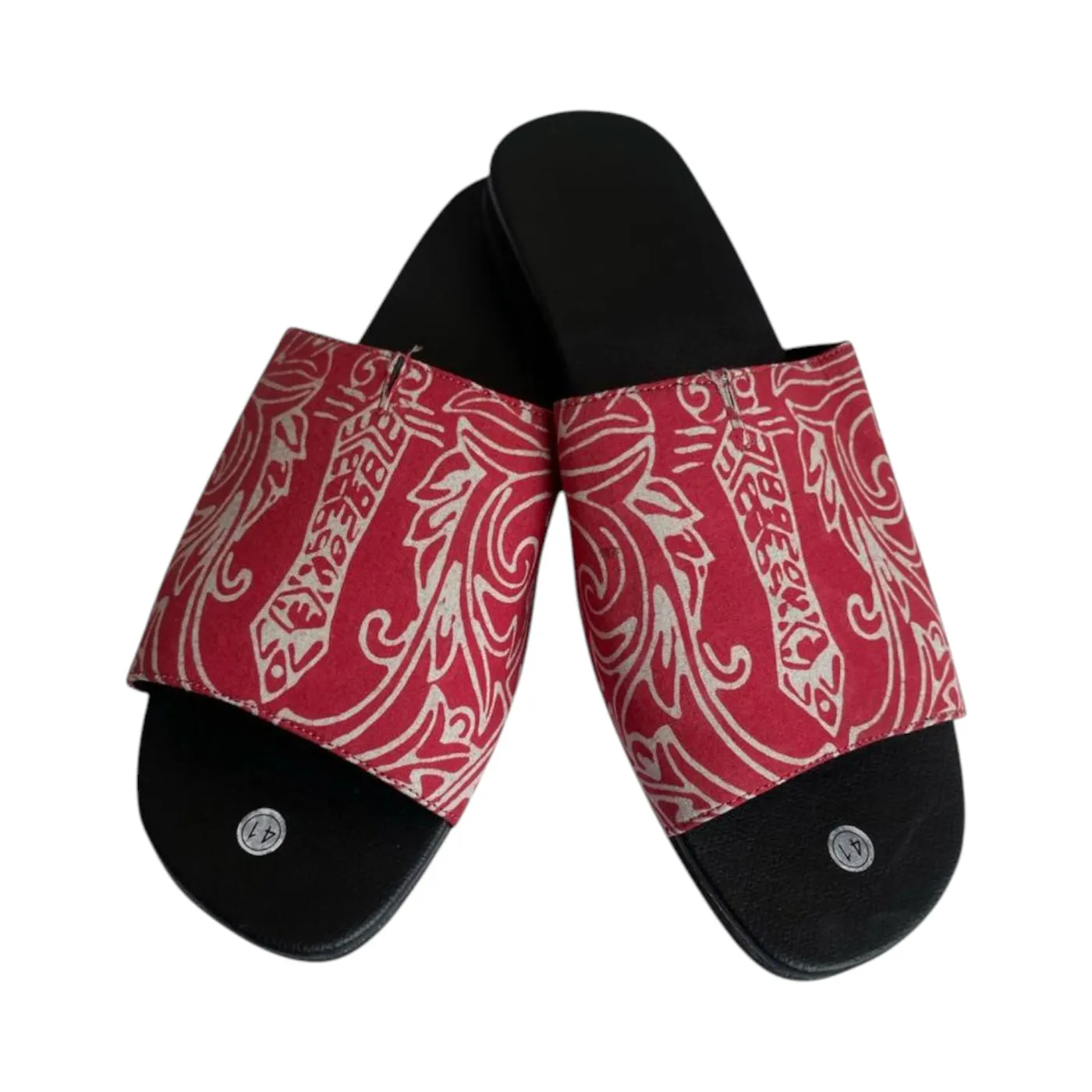Sandal Batik Merah Ukiran Rumah Gadang — tampilan 2