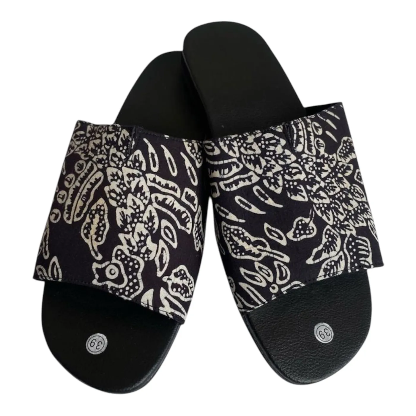 Sandal Batik Hitam Bunga Khas Minang — tampilan 2