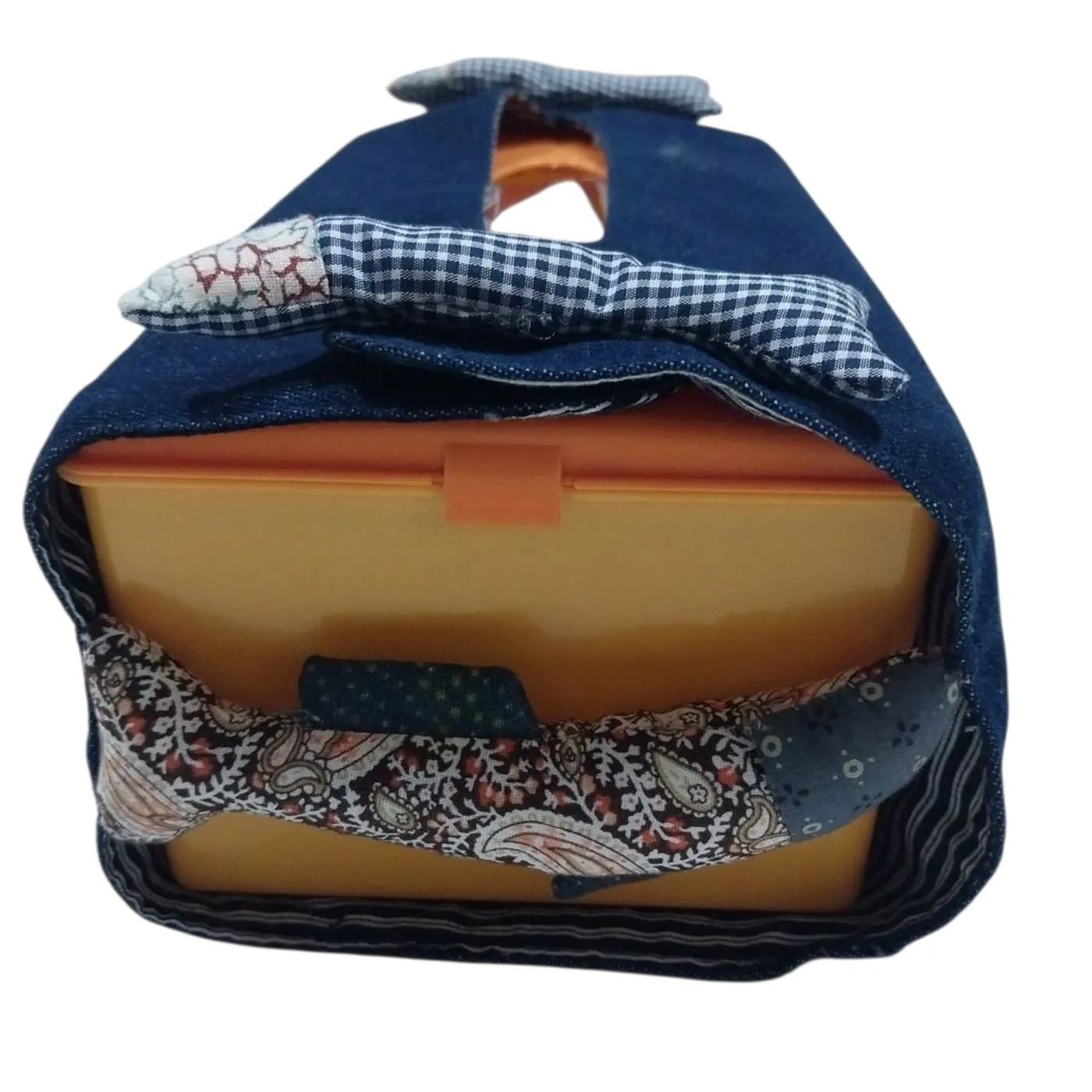 Kotak tissue ikan — tampilan 3