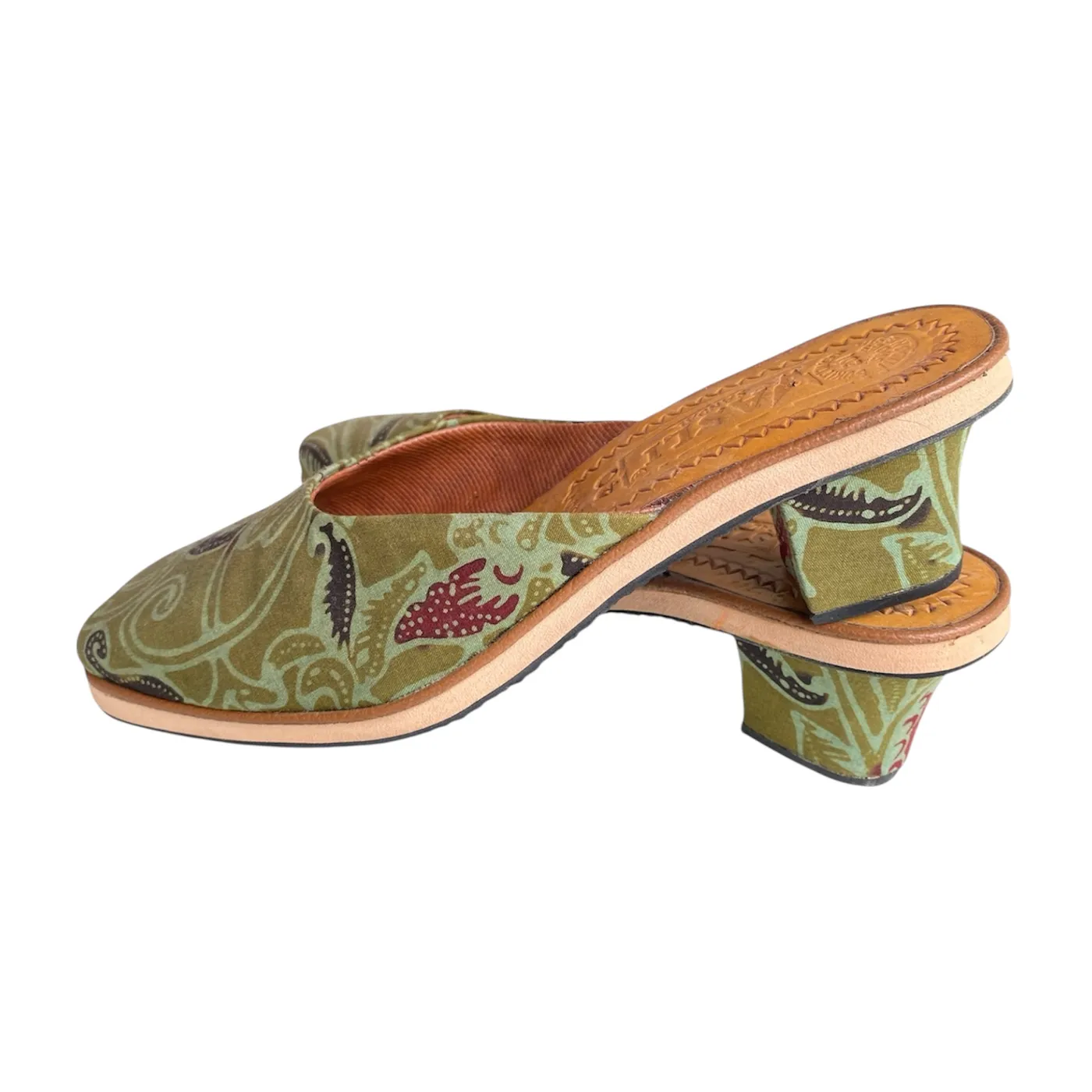 Sendal tumit batik khas minang — tampilan 2