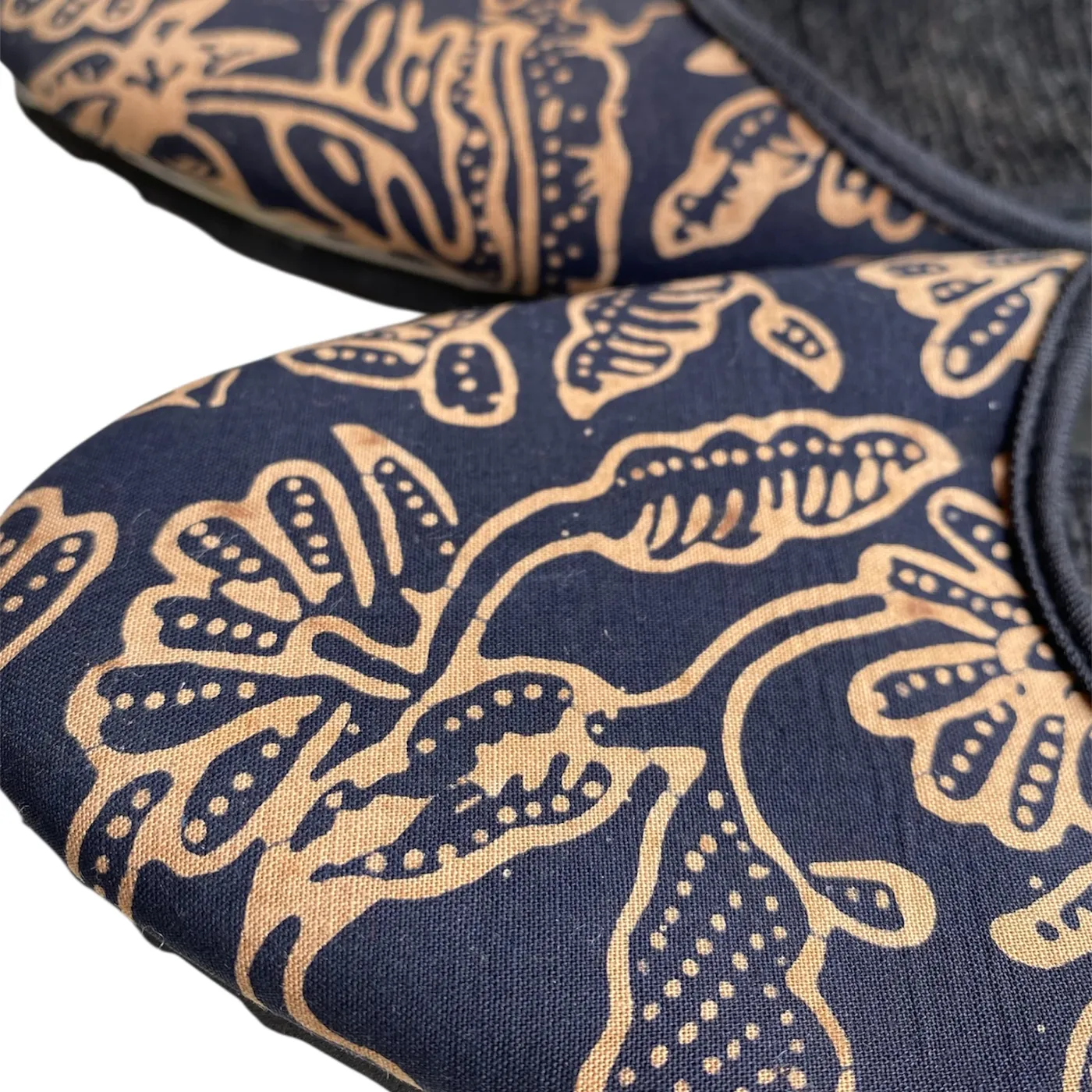 Sendal batik khas minang — tampilan 2
