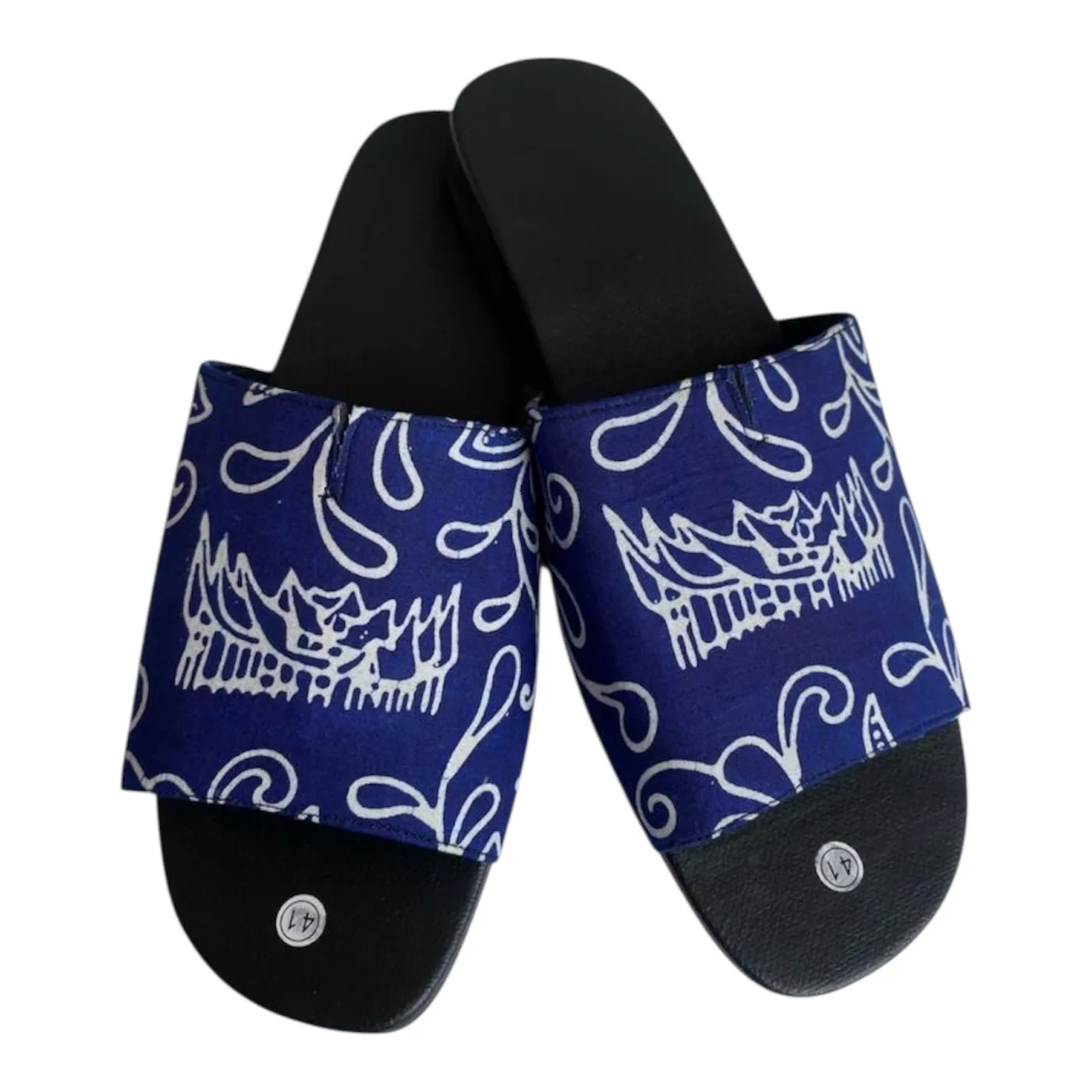 Sandal Batik Navy Cap Rumah Gadang Khas Minang — tampilan 2
