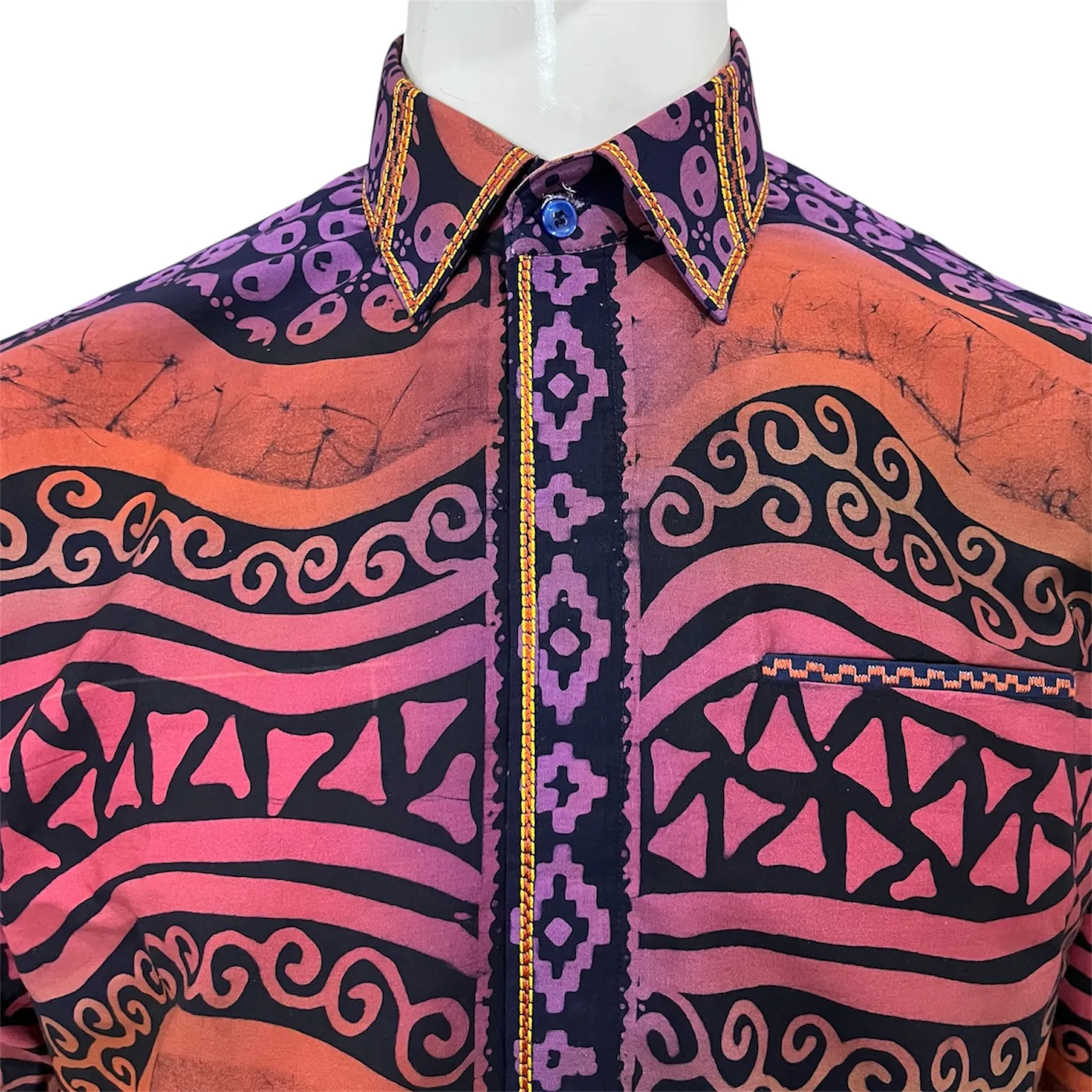 Kemeja Batik tulis motif Rumah Gadang — tampilan 4