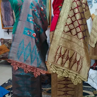 Dewi songket pandai sikek