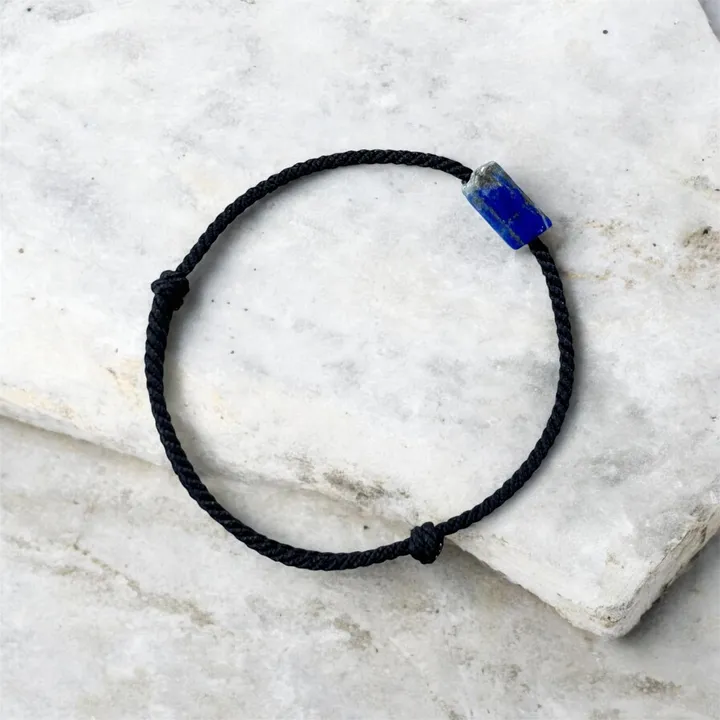 Gelang Lazuli Minimalis – Azure Serenity