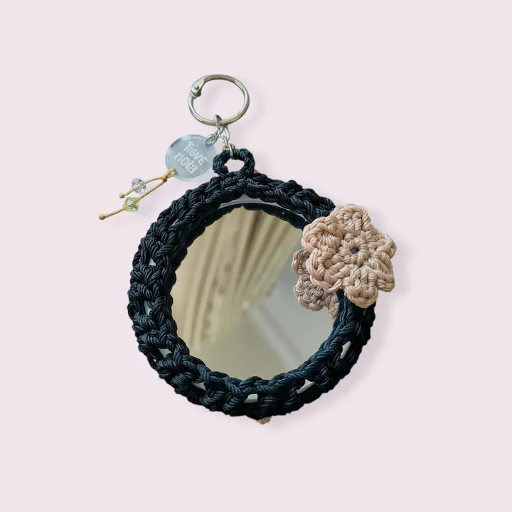(A) Mirror cover charm crochet | Gantungan cermin - tali pendek