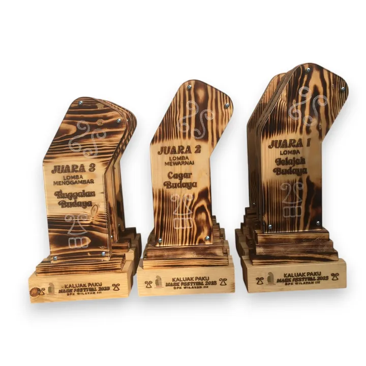 Etnika Trophy – Piala Kayu Rustik Custom