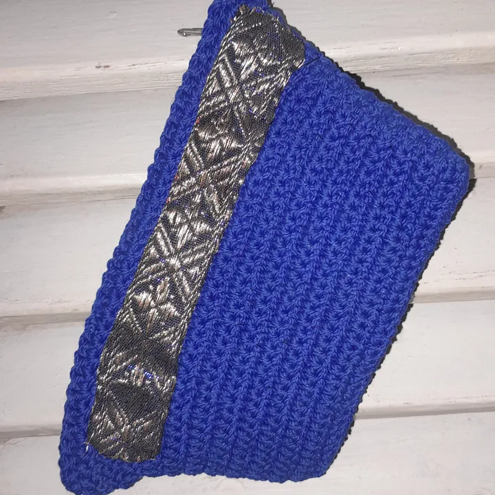 Dompet rajut kombinasi songket