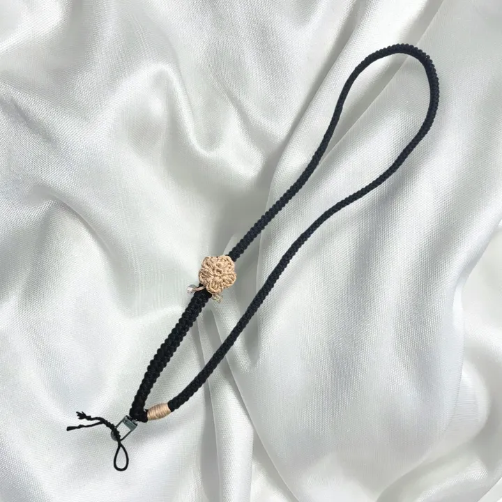 Crochet adjustable lanyard phone strap | Gantungan HP rajut — Blossom Knot