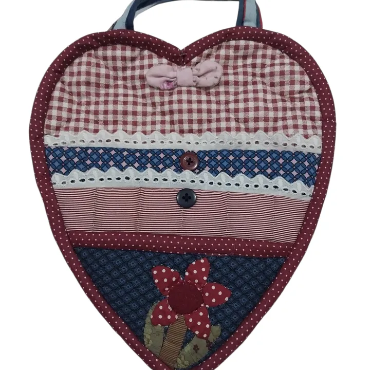 Ornamen gantungan dinding love