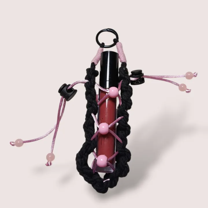 MHC Gantungan Lipstik Macrame: Holder Minyak Angin/Lipp Gaya Chic & Praktis dalam Satu Genggaman
