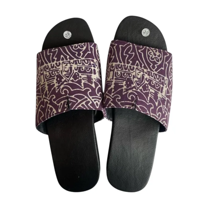 Sandal Batik Ungu Tua Motif Rumah Gadang Khas Minang