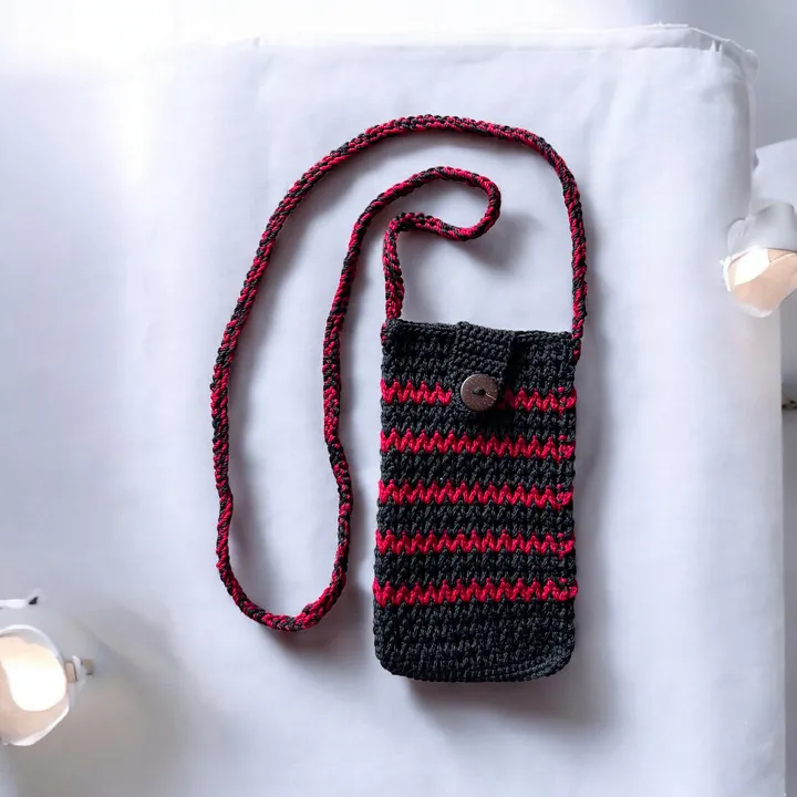 Tas Rajut Selempang mini Hitam & Merah