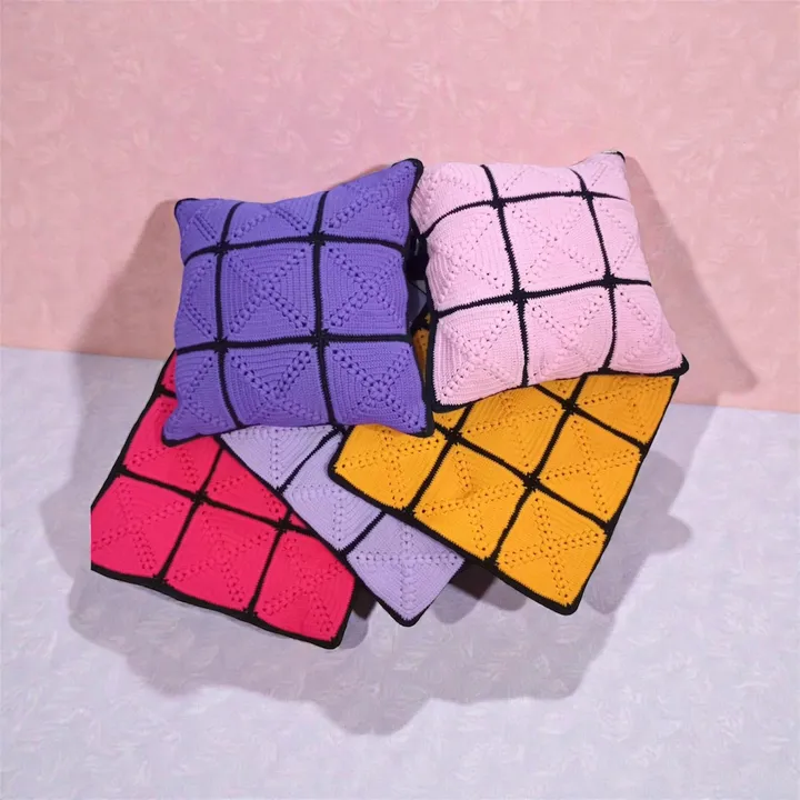 Sarung Bantal Rajut Eksklusif – Koleksi Modern Geometris