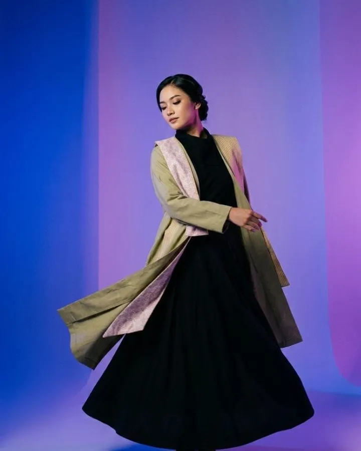 Eksklusif Long Outer: Perpaduan Tradisi & Modernitas
