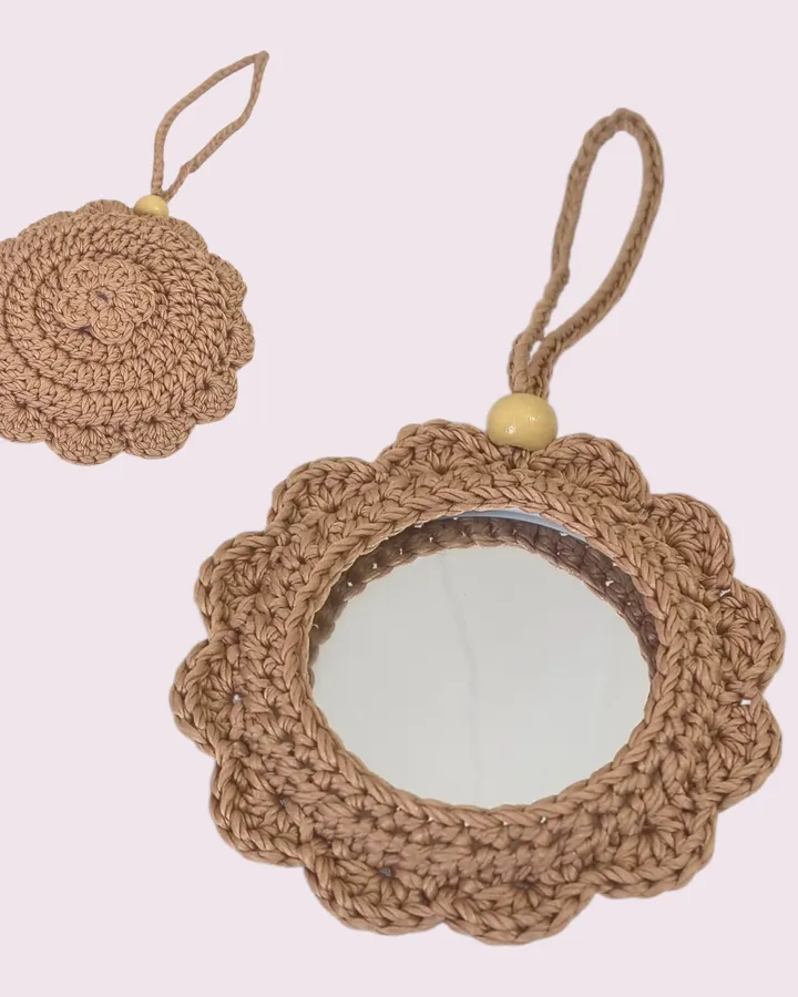 Crochet Mirror Bag Charm | Gantungan tas cermin rajut — Bloomee