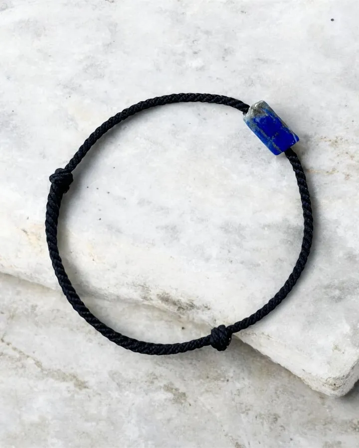 Gelang Lazuli Minimalis – Azure Serenity