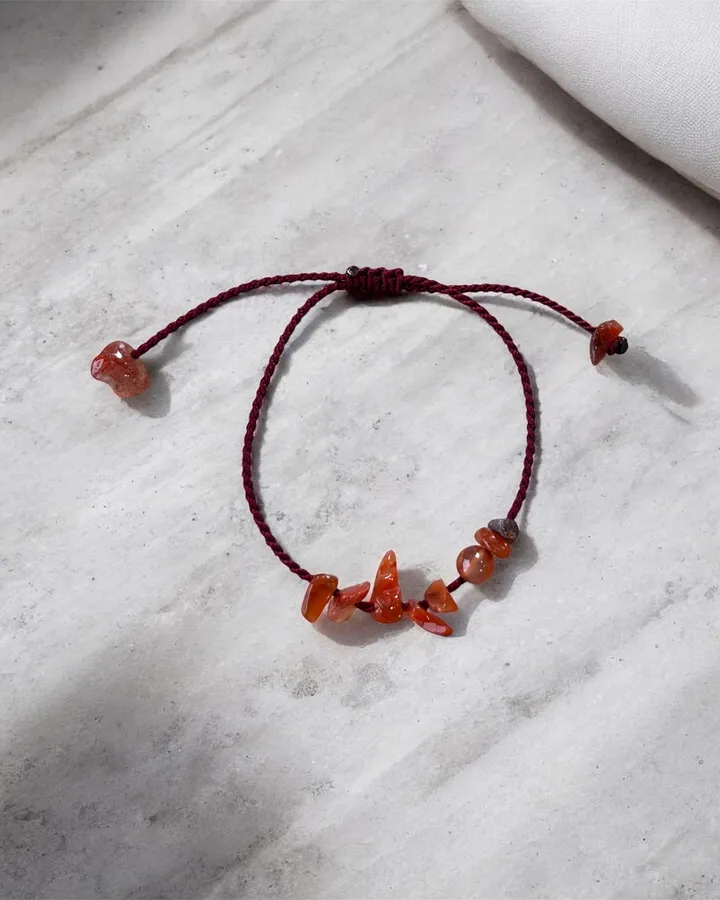 Gelang Serenity Carnelian Chip – Red Harmony