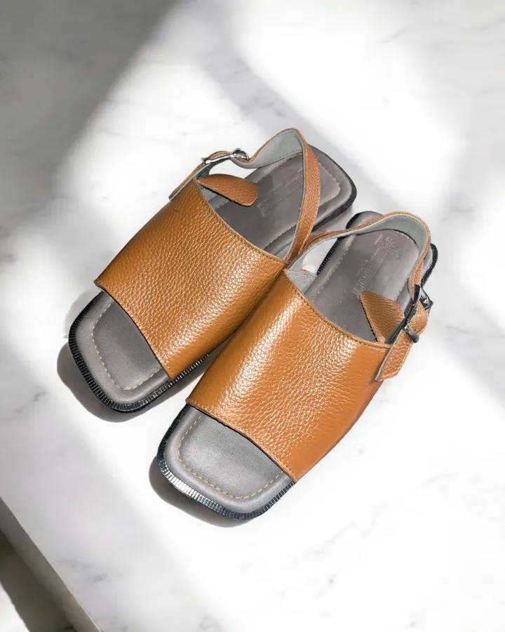 Sandal kulit asli warna tan