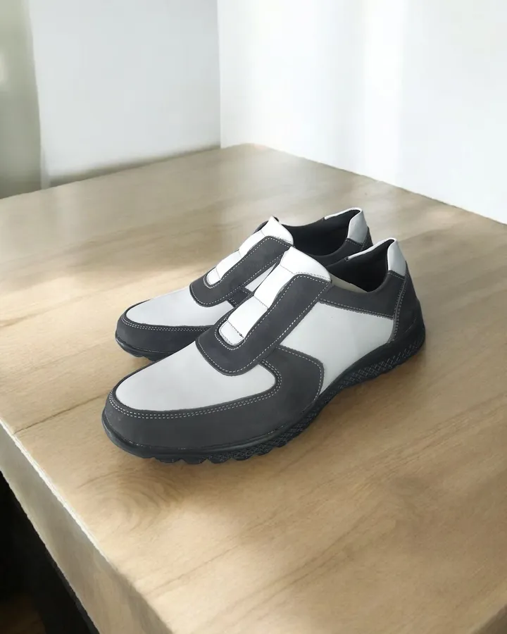 Loafers seri Sporty dari Kulit Sapi Asli